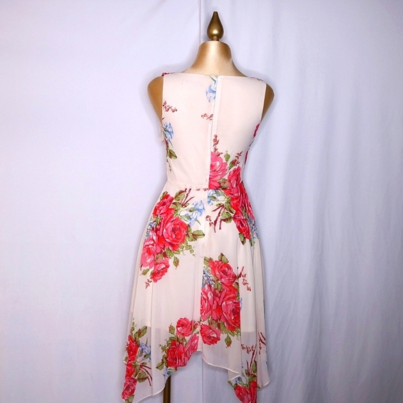 Betsey Johnson Rose Floral Print Ivory Handkerchief Tea Dress Sz 2 - Picture 6 of 12